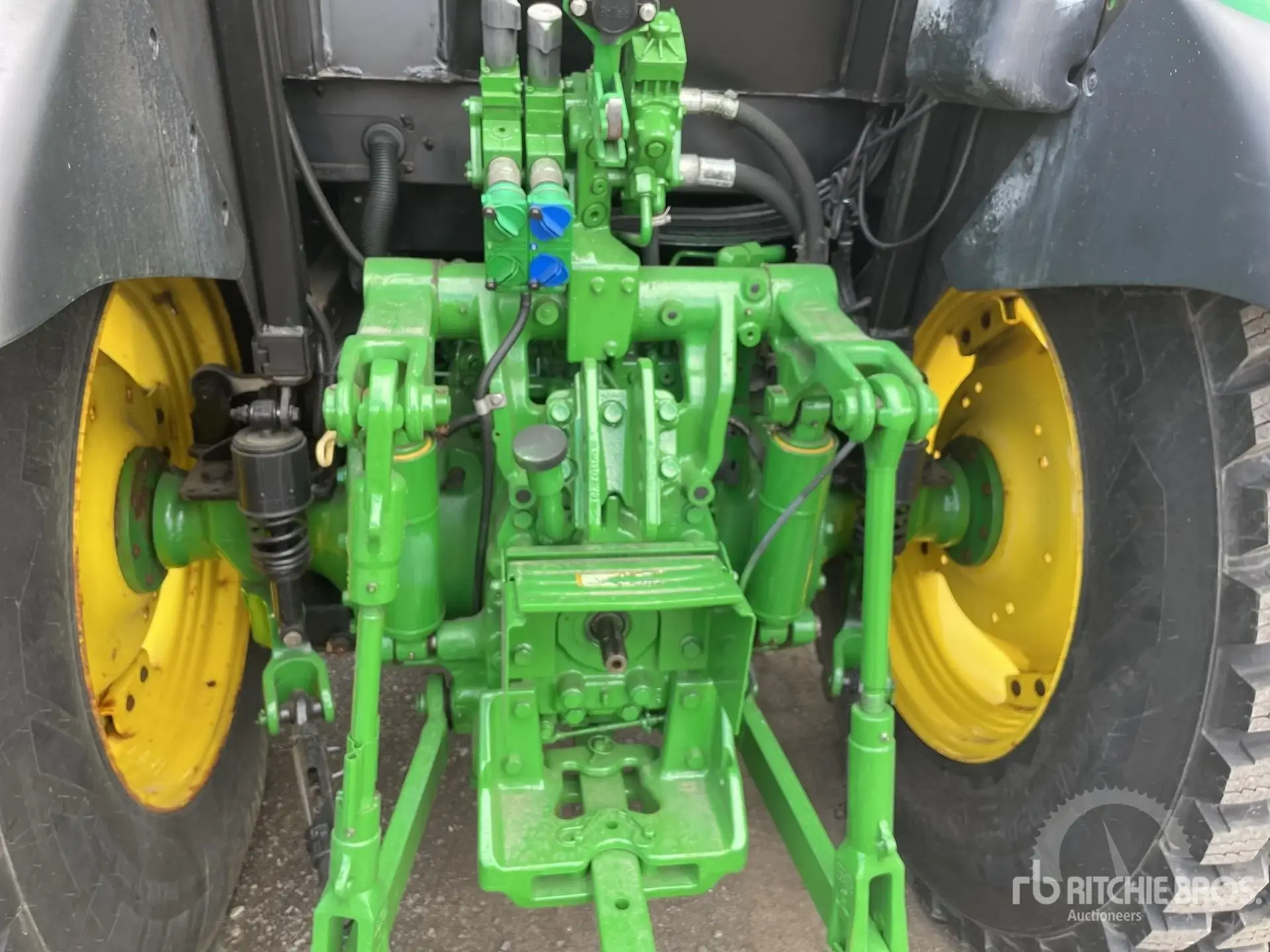 2018 JOHN DEERE 5090R Tractor