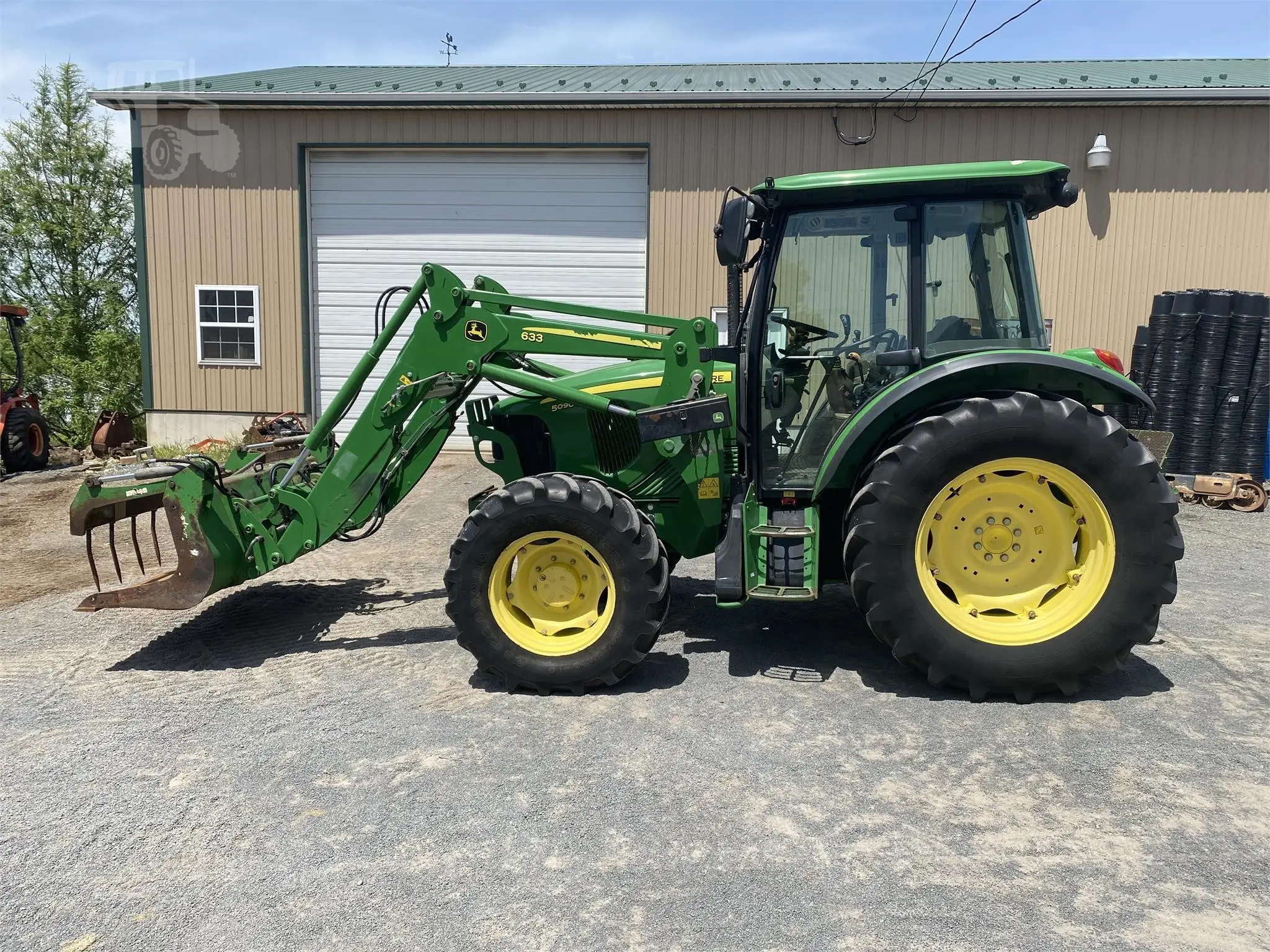 2010 JOHN DEERE 5090M
